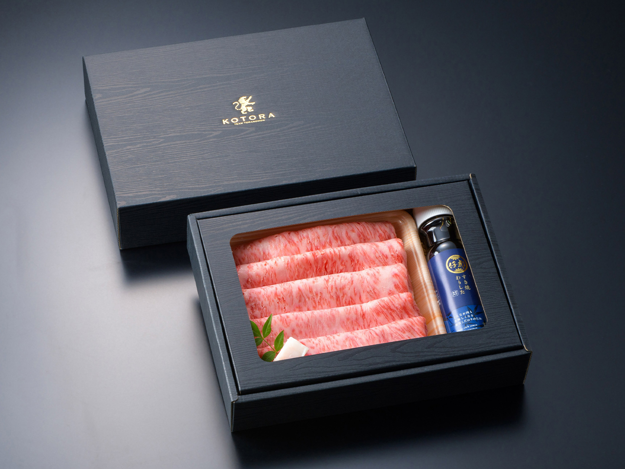 ギフトボックス入り米沢牛特選すき焼きの写真